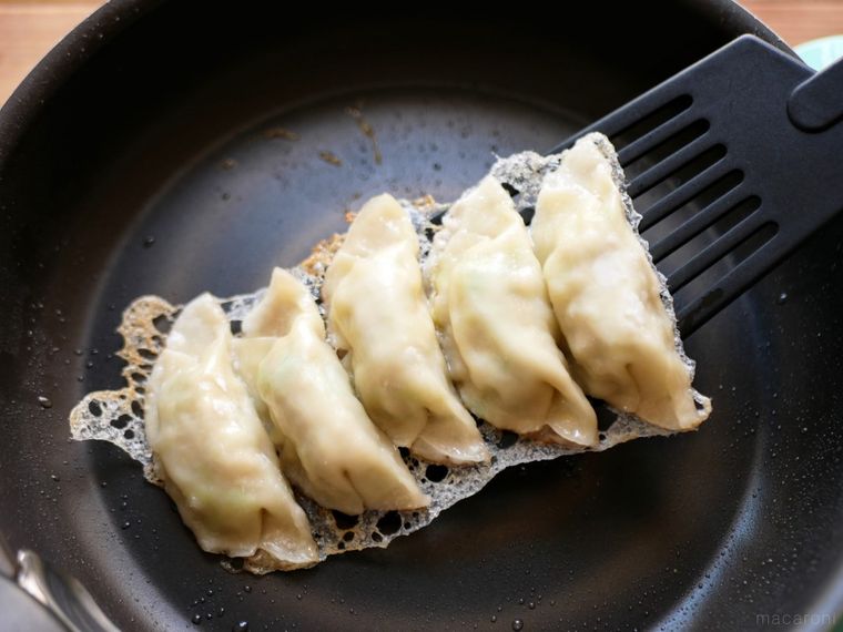 羽根つき餃子が焼きあがった様子