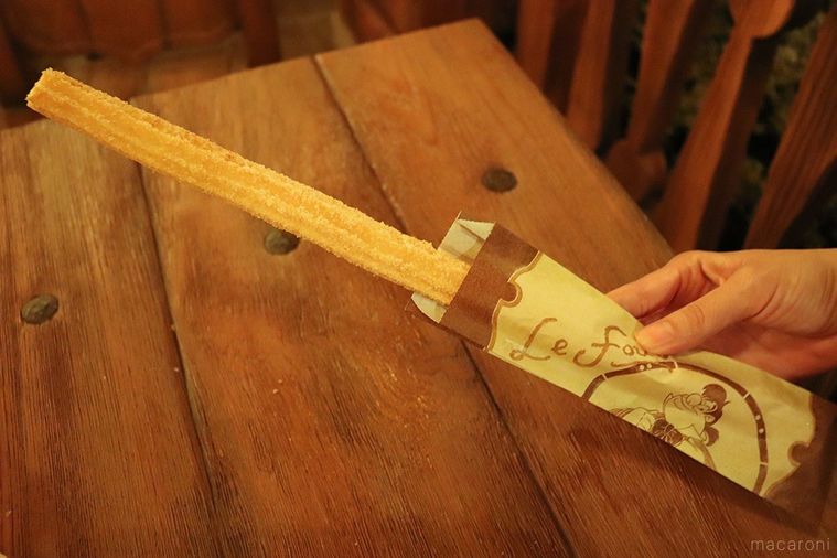 パーク初登場のチュロス!東京ディズニーランド®「ル・フウズ」はガストンの子分が営むスナック店の画像