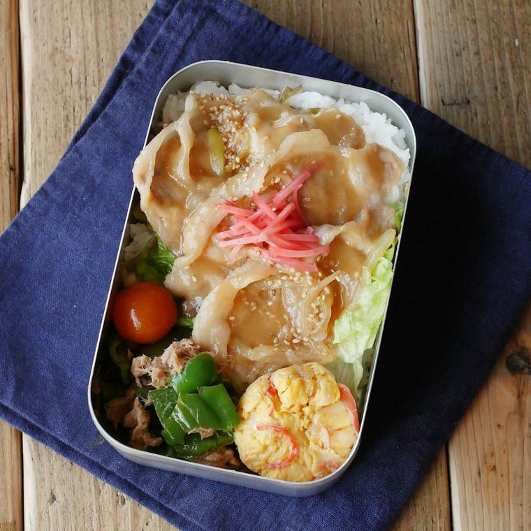 3. ボリューム満点生姜焼き弁当