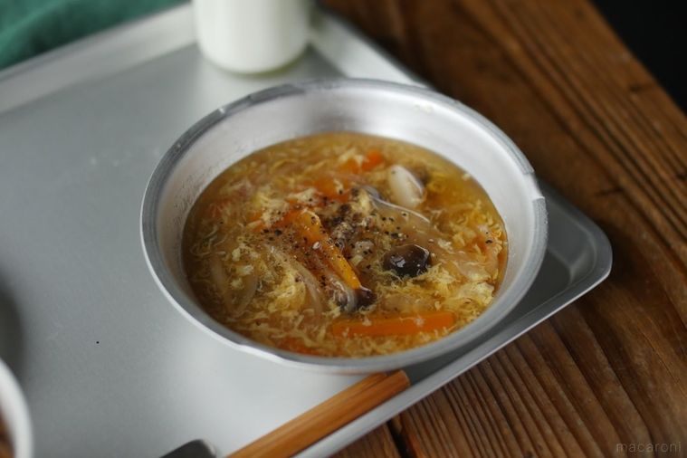 器に盛り付けられたかきたま汁