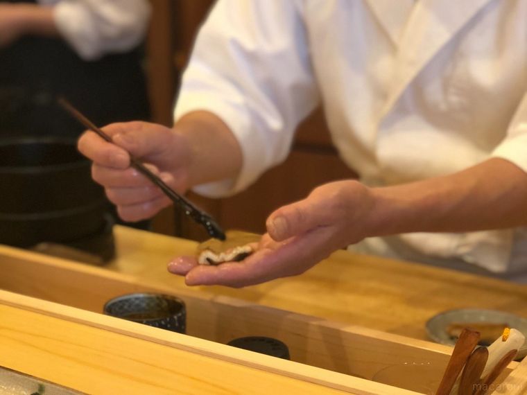 鮨マニアが選ぶ!1万以内で名店の味、初心者でも安心の都内カウンター寿司5選の画像