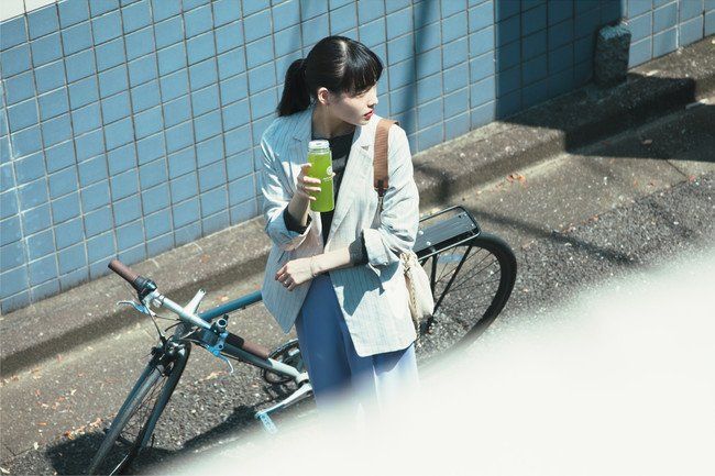 溶かして飲むオーガニック緑茶。「マッチャモードスーパーグリーンティー」の通信販売がスタートの画像