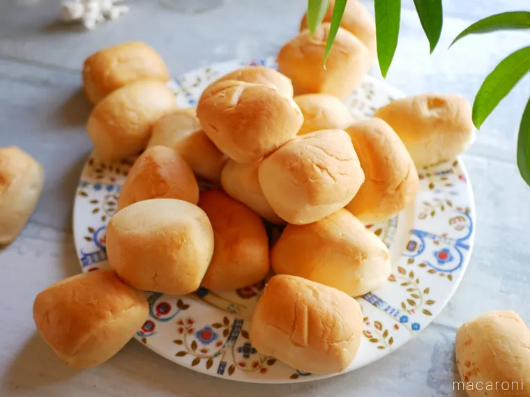 器に盛られたコストコのディナーロール