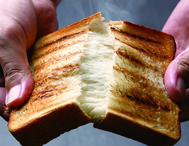 カリカリでふわふわ!食パン焼き器「半生パン焼き陶板」がオンライン限定で登場の画像