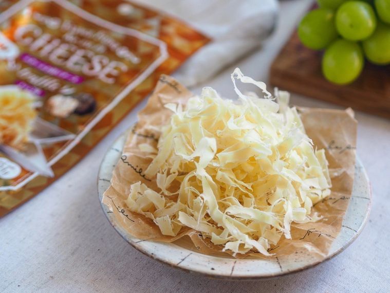 香りまでごちそう。カルディ「ふわっふわ削りチーズ」至極のトリュフ味を贅沢レビュー!の画像