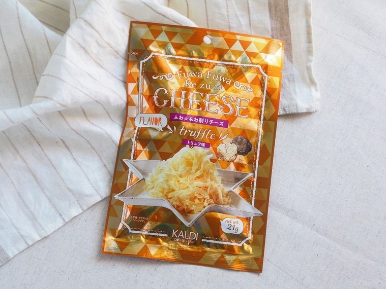香りまでごちそう。カルディ「ふわっふわ削りチーズ」至極のトリュフ味を贅沢レビュー!の画像