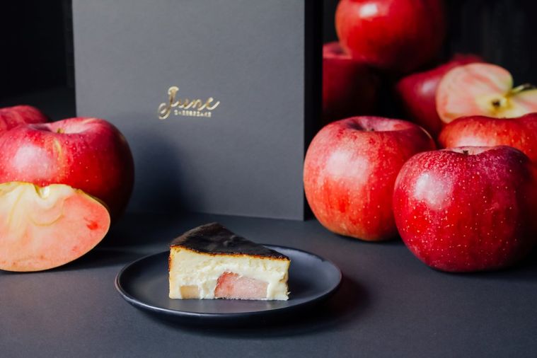 チーズケーキ専門店「June CHEESECAKE」から珍しいりんごを使用したチーズケーキが発売の画像
