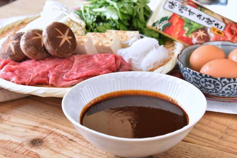 今年の鍋は “みそすき” で決まり!カルディ「味噌すき焼きの素」で元祖の味を手軽にの画像
