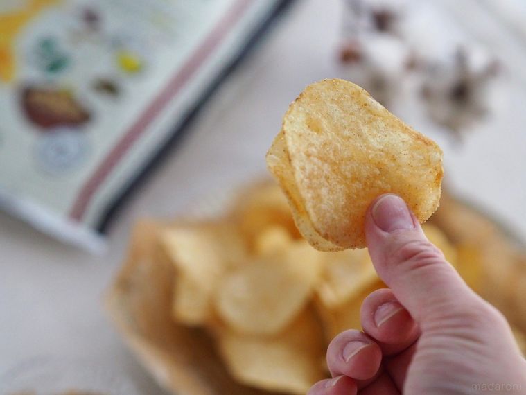 カルディの爆売れスパイスがポテチに変身!「デュカ風ポテトチップス」はワインに合わせたいおつまみの画像