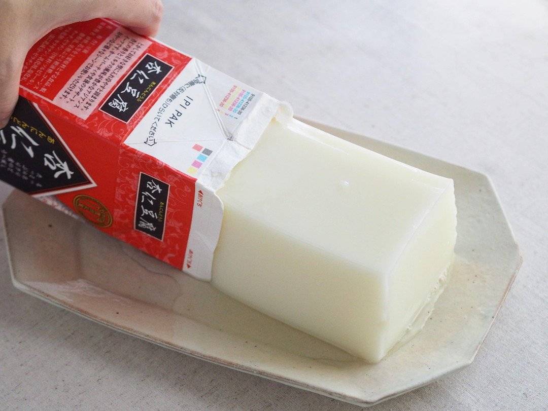 売れる理由がある。業務スーパーの殿堂入りスイーツ「杏仁豆腐」の