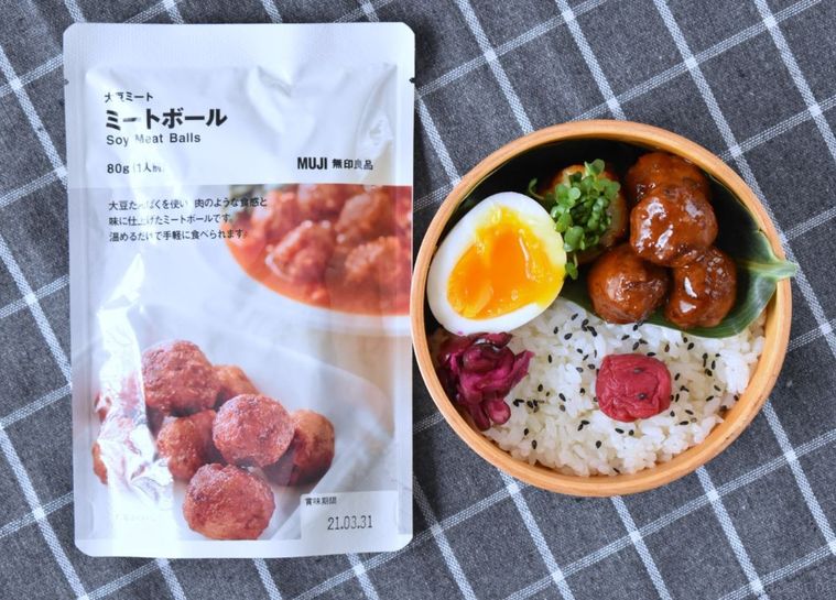 大豆ミート「ミートボール」のパッケージ、ミートボールが入ったお弁当