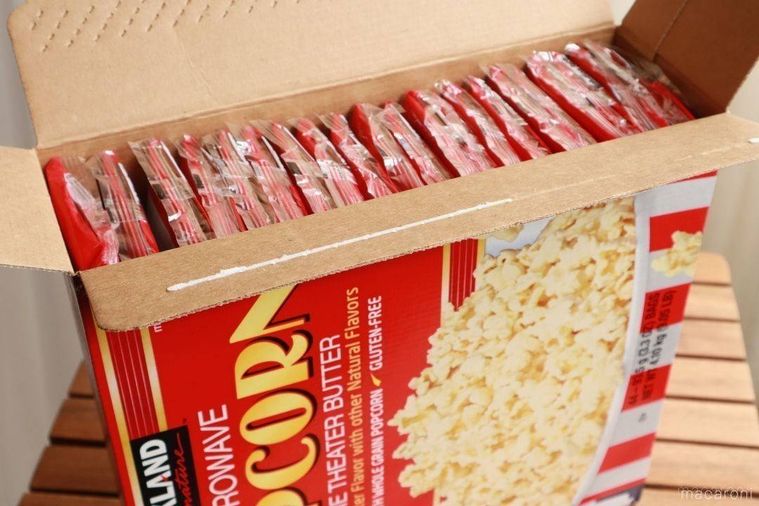コストコの電子レンジ用ポップコーンの外箱を開けたところ