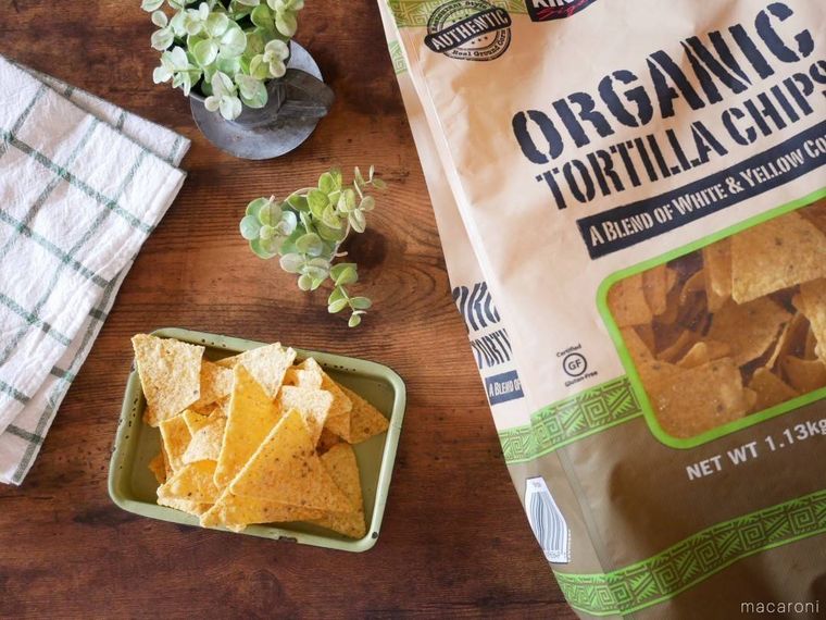 グリーンのホーロー容器に盛ったコストコのトルティーヤ