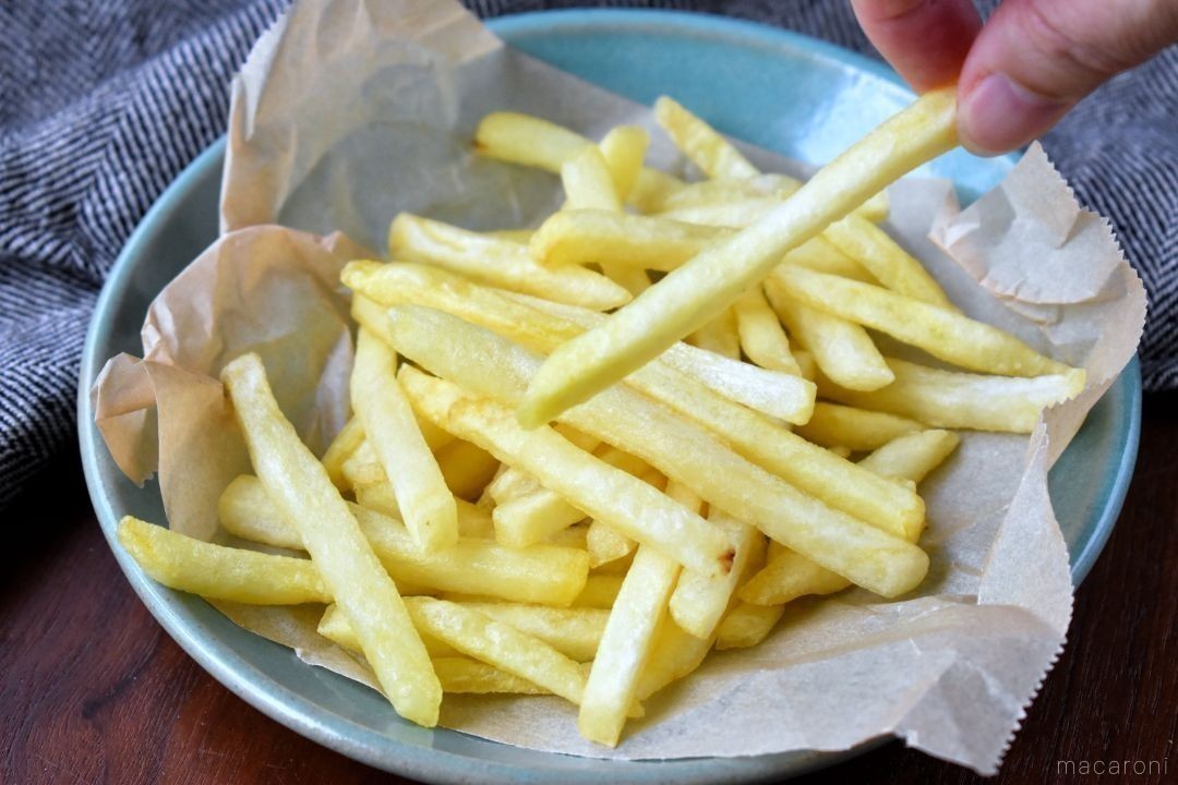 大容量でお得！業務スーパーの「冷凍フライドポテト」おすすめ4種を実食レビュー macaroni