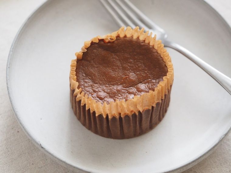 バスチー初のチョコ味。「バスク風ショコラチーズケーキ」は元祖を超えられるのか…の画像