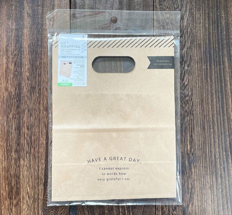 開封前のダイソーの角底クラフト手さげ袋