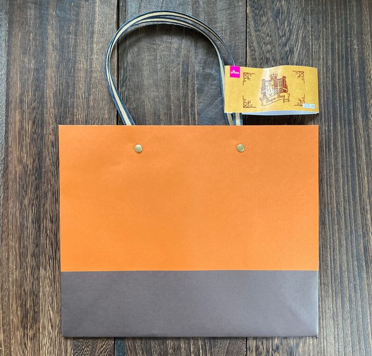 ダイソーのバイカラー紙袋オレンジ