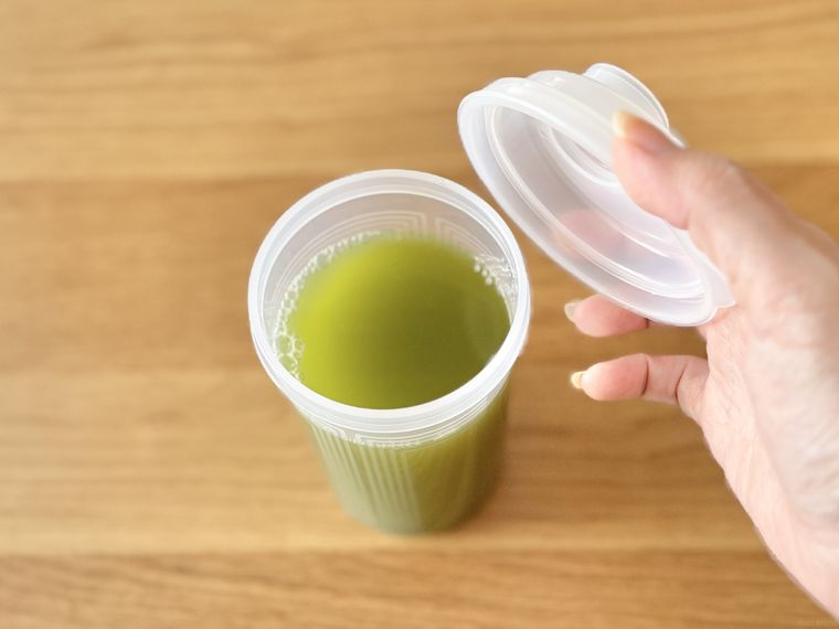 マルチポットの蓋を開けている様子