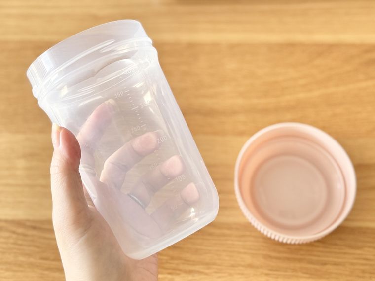 プロテインシェイカーの本体と蓋