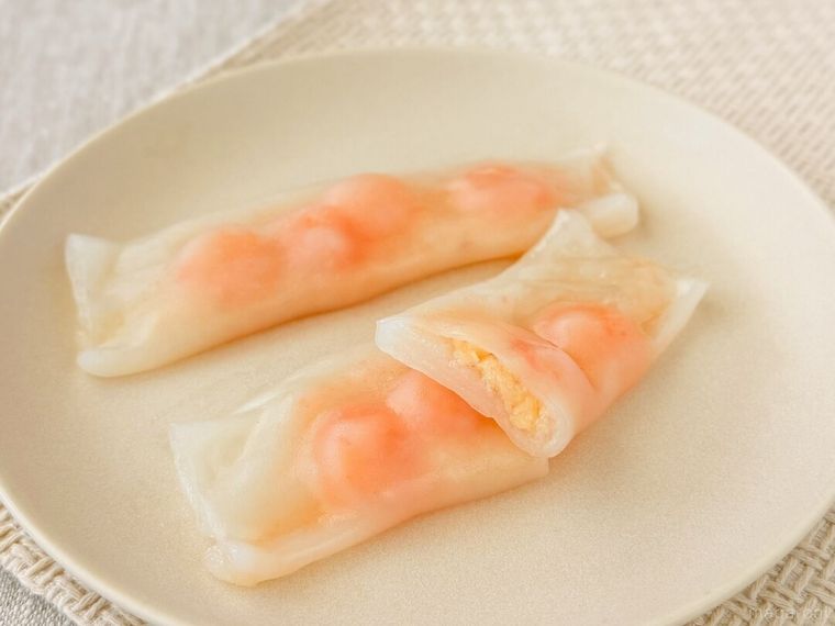 皿にのせた海老のチョンファン加熱用