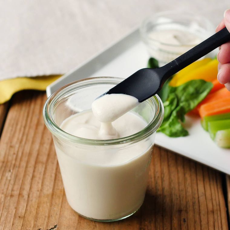 ガラス製の器に盛られた豆腐マヨネーズ