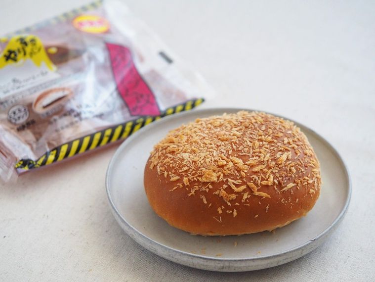これはやりすぎでしょ!ローソン新作パン「カレー&ホイップクリーム」で新しい世界が見える…?の画像