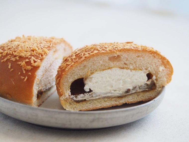 これはやりすぎでしょ!ローソン新作パン「カレー&ホイップクリーム」で新しい世界が見える…?の画像