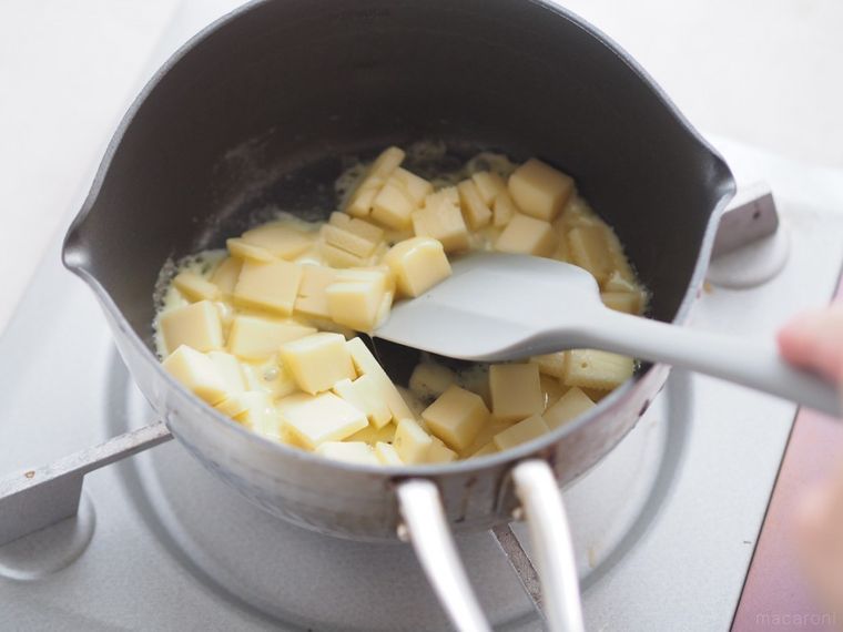 鍋で溶かしているところ