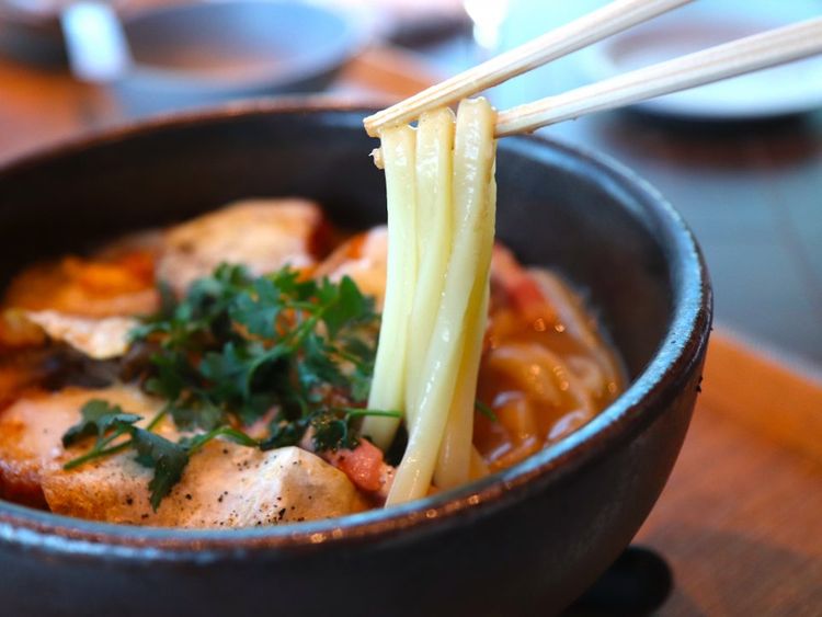 これからの時代はうどん飲み 名店 つるとんたん でシャンパンとの出会いを楽しむ Macaroni