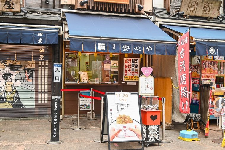 顔より大きい台湾唐揚げ。浅草「安心や」の炸鶏排(ザージーパイ)が新たな観光グルメにの画像