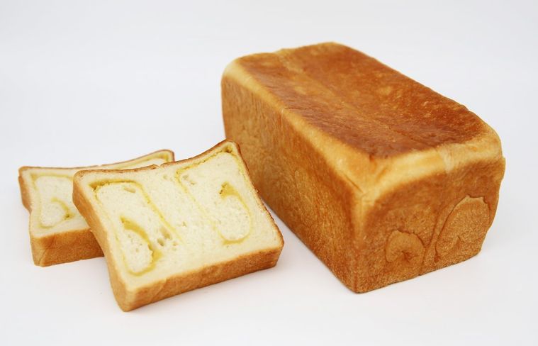 1日10本限定!高級食パン専門店「とく川」から「焼きいもあん巻」が登場の画像