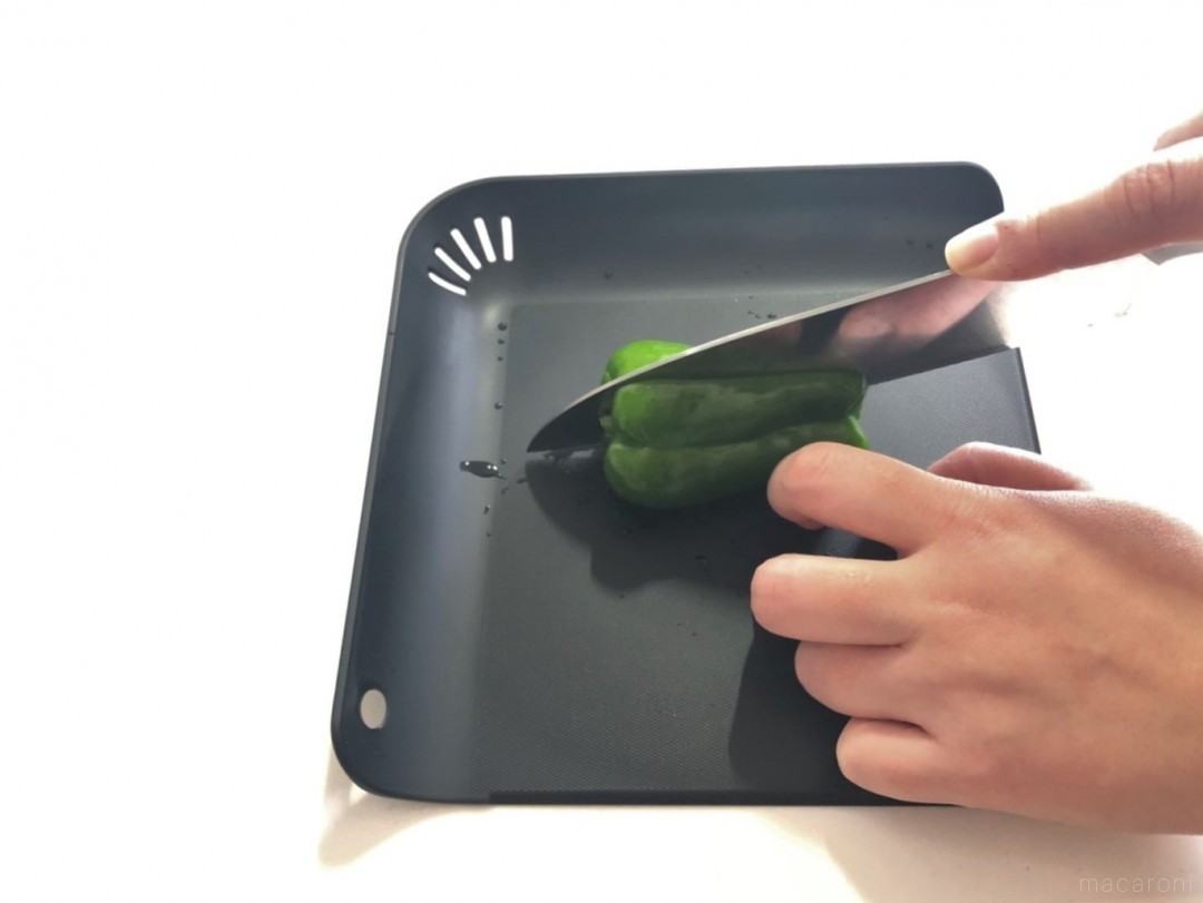 こんなまな板を待ってた！ダイソーの「主婦が考えた多機能まな板」が