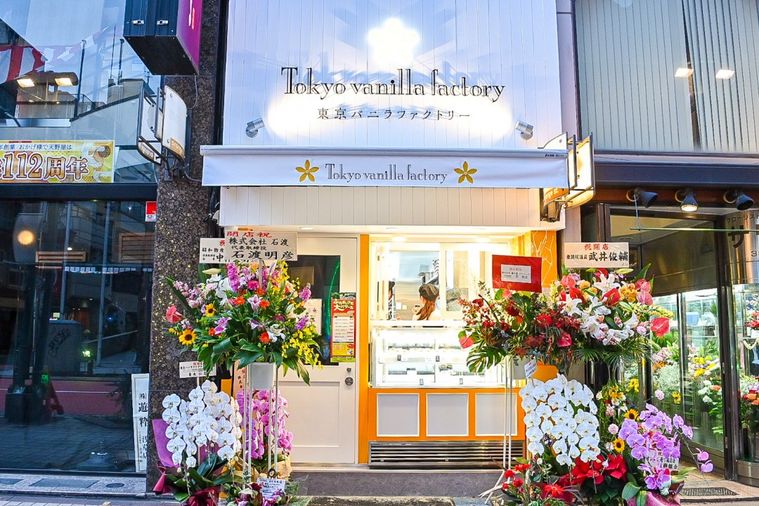 日本初のバニラスイーツ専門店。浅草「東京バニラファクトリー」のとろけるプリン3種を食べ比べの画像