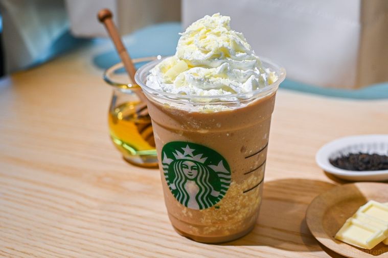 スタバ初のハニーホイップ!新作フラペチーノ®は魅惑のアールグレイ風味の画像