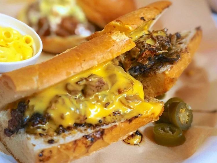 ハマる人続出 大注目の幡ヶ谷 トヨダチーズステーキ 編集部員が気になる店 10 Macaroni