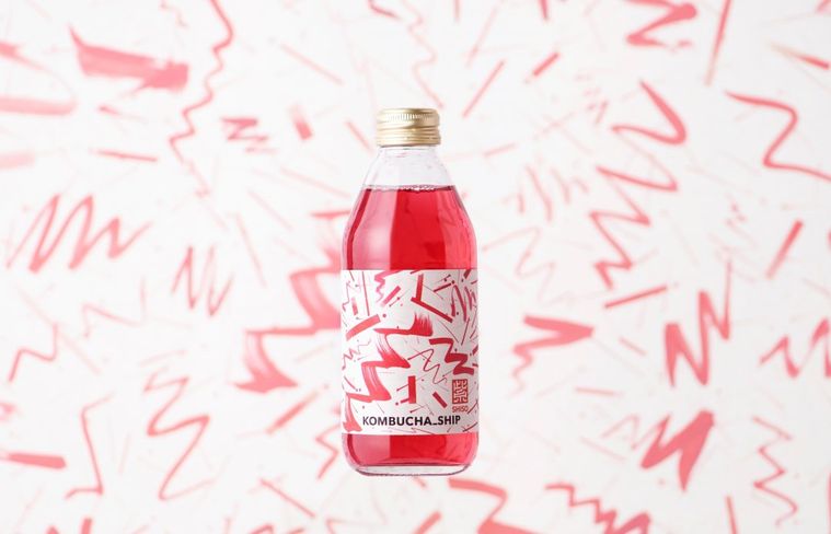 発酵スパークリングティー「コンブチャ・シップ」がボトルになり新登場!の画像
