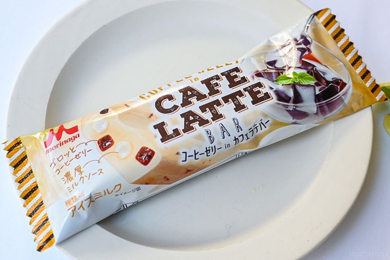 森永のコーヒーゼリーinカフェラテバーのパッケージを斜めから