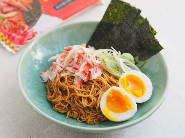 カルディの変わり種インスタント麺!「蟹まぜそば」は180円なのにごほうび感漂う味の画像