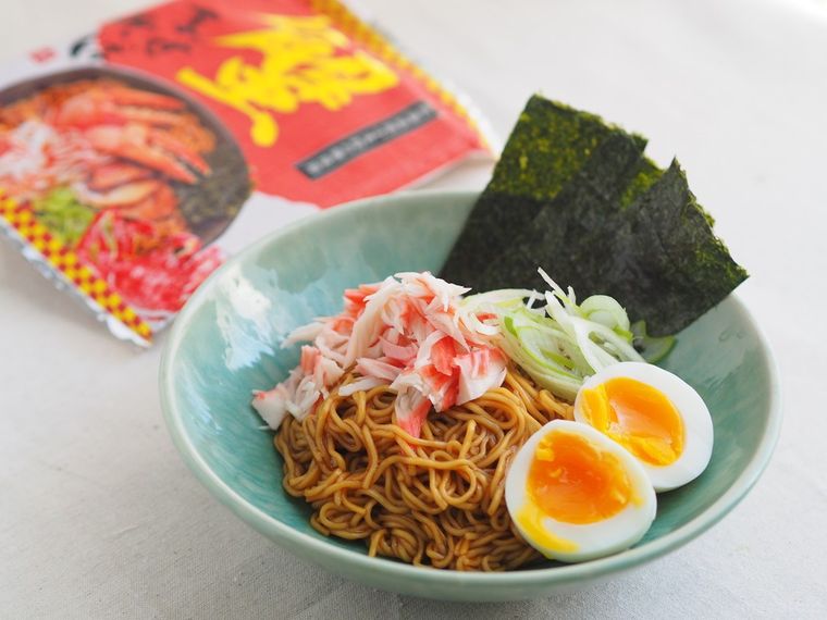 カルディの変わり種インスタント麺!「蟹まぜそば」は180円なのにごほうび感漂う味の画像
