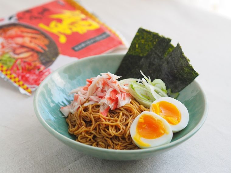 カルディの変わり種インスタント麺!「蟹まぜそば」は180円なのにごほうび感漂う味の画像