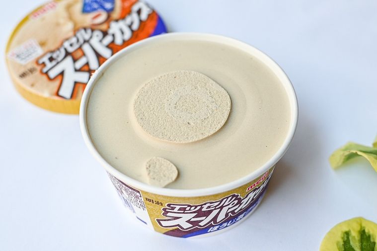 エッセルスーパーカップのほうじ茶クッキーの開封後