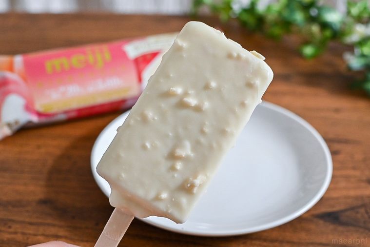 ジェラート屋の味!明治「リッチピーチ チョコアイスバー」は果肉たっぷりな冬仕様のアイス【365日アイス女子】の画像