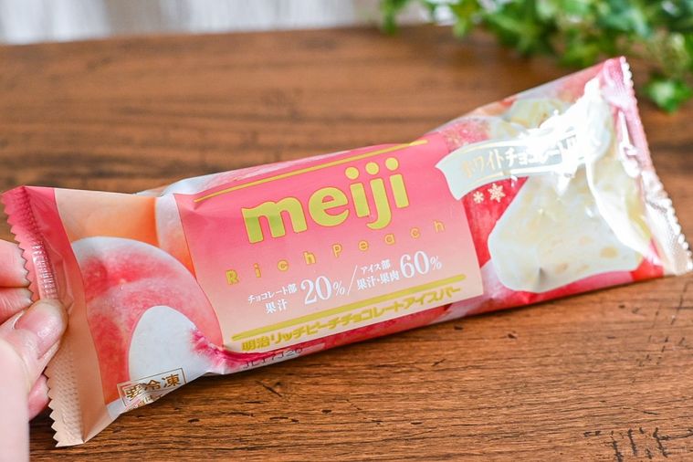ジェラート屋の味!明治「リッチピーチ チョコアイスバー」は果肉たっぷりな冬仕様のアイス【365日アイス女子】の画像