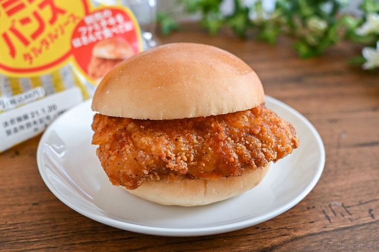 こんなの待ってた!「ファミチキ専用バンズ」はアレンジも無限に楽しめる最強パンだった…の画像