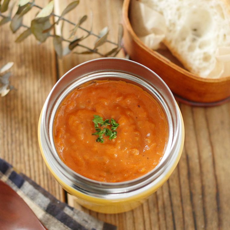 スープジャーに入ったえびの濃厚ビスク風