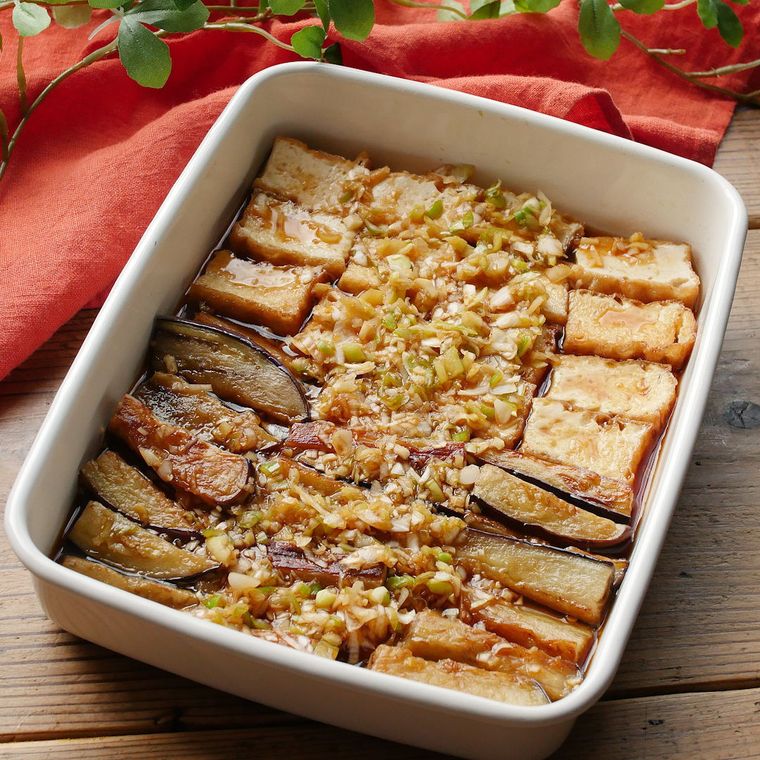 厚揚げとナスの焼き浸しが入っている保存容器