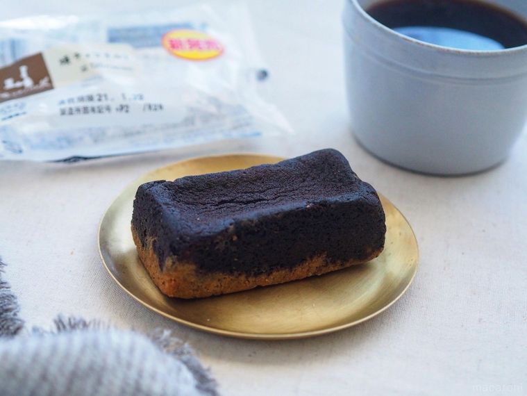 さすがマチノパン!ローソン新作「焼チョコタルト」が135円とは思えない凝った作りの画像