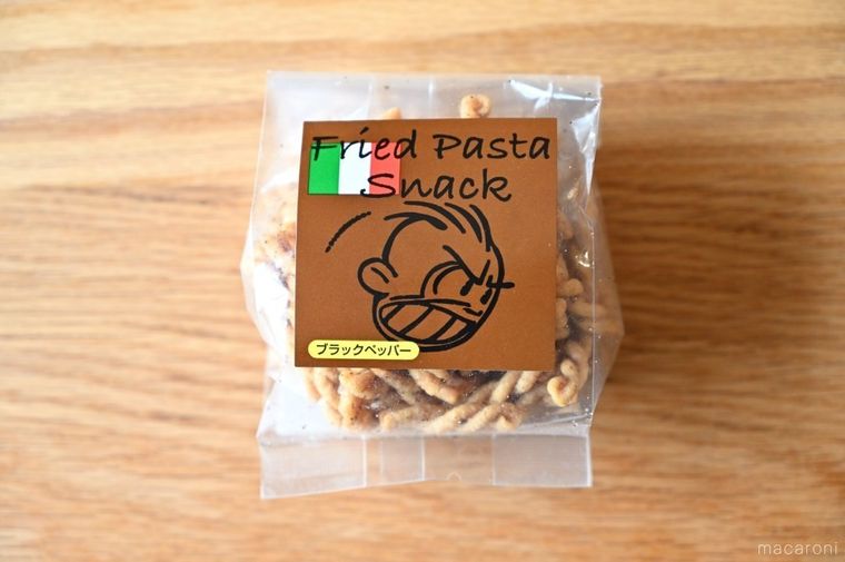 カルディフライドパスタスナック ブラックペッパー味のパッケージ