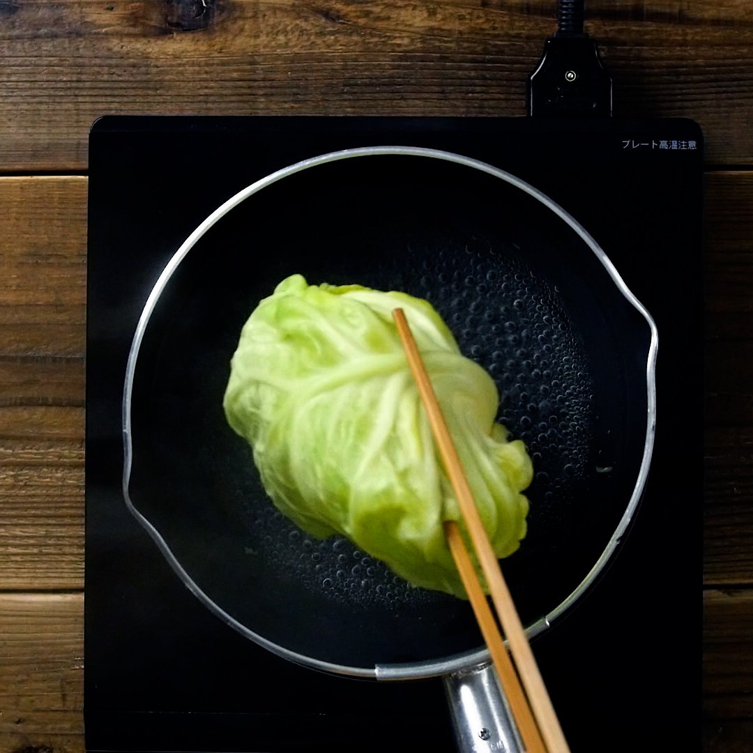 トマト缶で ロールキャベツのトマト煮込み Macaroni