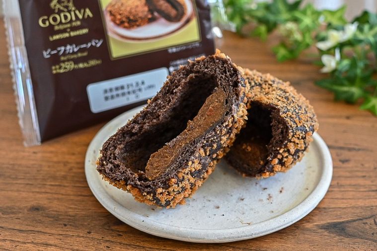 GODIVA初のチョコ入りカレーパン!ローソン限定商品が想像をはるかに超えた完成度【発売当日レポ】の画像